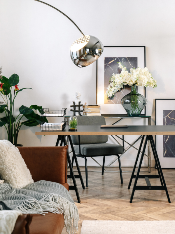 10 Must-Have Furniture Pieces for Modern Living Rooms