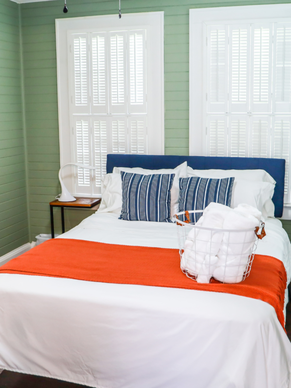 Small Bedroom Minimalist Makeover: Tips for Creating a Serene and Spacious Haven