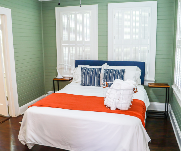 Small Bedroom Minimalist Makeover: Tips for Creating a Serene and Spacious Haven